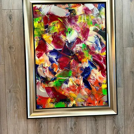 Gallery & Art Center * Τίρανα