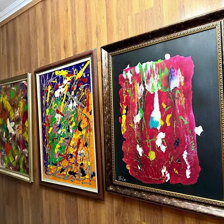 Gallery & Art Center * Τίρανα