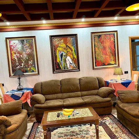 Gallery & Art Center * Τίρανα